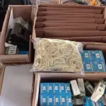 LOTE 136 - 01 LOTE COM DIVERSOS MATERIAIS PARA ESCRITÓRIO. (NO ESTADO) ATENÇÃO! FAZER A VISITAÇÃO ANTES DE ARREMATAR, NÃO SABEMOS SE FUNCIONA. LEILÃO NÃO TEM GARANTIA E NEM DEVOLUÇÃO, SUJEITO A POSSÍVEIS AVARIAS VISÍVEIS/OCULTAS E/OU AUSÊNCIA DE COMPONENTES.