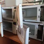 LOTE 141 - 04 MICRO-ONDAS, SENDO 03 COM PRATOS E 01 BEBEDOURO PARA GARRAFÃO. (NO ESTADO) ATENÇÃO! FAZER A VISITAÇÃO ANTES DE ARREMATAR, NÃO SABEMOS SE FUNCIONA. LEILÃO NÃO TEM GARANTIA E NEM DEVOLUÇÃO, SUJEITO A POSSÍVEIS AVARIAS VISÍVEIS/OCULTAS E/OU AUSÊNCIA DE COMPONENTES.