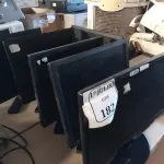 LOTE 182 - 06 MONITORES LCD, SENDO 01 MARCA HP E 05 MARCA DELL. (NO ESTADO) ATENÇÃO! FAZER A VISITAÇÃO ANTES DE ARREMATAR, NÃO SABEMOS SE FUNCIONA. LEILÃO NÃO TEM GARANTIA E NEM DEVOLUÇÃO, SUJEITO A POSSÍVEIS AVARIAS VISÍVEIS/OCULTAS E/OU AUSÊNCIA DE COMPONENTES.