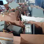 LOTE 149 - 01 LOTE COM FONTES PARA COMPUTADORES, TELEFONES E TECLADOS. (NO ESTADO) ATENÇÃO! FAZER A VISITAÇÃO ANTES DE ARREMATAR, NÃO SABEMOS SE FUNCIONA. LEILÃO NÃO TEM GARANTIA E NEM DEVOLUÇÃO, SUJEITO A POSSÍVEIS AVARIAS VISÍVEIS/OCULTAS E/OU AUSÊNCIA DE COMPONENTES.