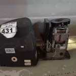 LOTE 431 - 01 MOTOR ELÉTRICO PARA PORTÃO MARCA ROSSI. (NO ESTADO) ATENÇÃO! FAZER A VISITAÇÃO ANTES DE ARREMATAR, NÃO SABEMOS SE FUNCIONA. LEILÃO NÃO TEM GARANTIA E NEM DEVOLUÇÃO, SUJEITO A POSSÍVEIS AVARIAS VISÍVEIS/OCULTAS E/OU AUSÊNCIA DE COMPONENTES.