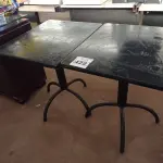 LOTE 422 - 02 MESAS DE BAR NA COR PRETA COM BASE DE FERRO. (NO ESTADO) ATENÇÃO! FAZER A VISITAÇÃO ANTES DE ARREMATAR, NÃO SABEMOS SE FUNCIONA. LEILÃO NÃO TEM GARANTIA E NEM DEVOLUÇÃO, SUJEITO A POSSÍVEIS AVARIAS VISÍVEIS/OCULTAS E/OU AUSÊNCIA DE COMPONENTES.