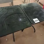 LOTE 422 - 02 MESAS DE BAR NA COR PRETA COM BASE DE FERRO. (NO ESTADO) ATENÇÃO! FAZER A VISITAÇÃO ANTES DE ARREMATAR, NÃO SABEMOS SE FUNCIONA. LEILÃO NÃO TEM GARANTIA E NEM DEVOLUÇÃO, SUJEITO A POSSÍVEIS AVARIAS VISÍVEIS/OCULTAS E/OU AUSÊNCIA DE COMPONENTES.