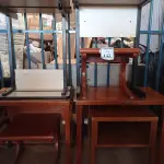 LOTE 142 - 01 LOTE COM MESAS DIVERSAS. (NO ESTADO) ATENÇÃO! FAZER A VISITAÇÃO ANTES DE ARREMATAR, NÃO SABEMOS SE FUNCIONA. LEILÃO NÃO TEM GARANTIA E NEM DEVOLUÇÃO, SUJEITO A POSSÍVEIS AVARIAS VISÍVEIS/OCULTAS E/OU AUSÊNCIA DE COMPONENTES.