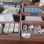LOTE 140 - 01 LOTE COM DIVERSOS MATERIAIS PARA ESCRITÓRIO. (NO ESTADO) ATENÇÃO! FAZER A VISITAÇÃO ANTES DE ARREMATAR, NÃO SABEMOS SE FUNCIONA. LEILÃO NÃO TEM GARANTIA E NEM DEVOLUÇÃO, SUJEITO A POSSÍVEIS AVARIAS VISÍVEIS/OCULTAS E/OU AUSÊNCIA DE COMPONENTES.