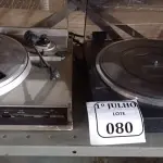 LOTE 080 - 02 TOCA DISCOS DE VINIL, SENDO 01 MARCA PHILCO E 01 GRADIENTE. (NO ESTADO) ATENÇÃO! FAZER A VISITAÇÃO ANTES DE ARREMATAR, NÃO SABEMOS SE FUNCIONA. LEILÃO NÃO TEM GARANTIA E NEM DEVOLUÇÃO, SUJEITO A POSSÍVEIS AVARIAS VISÍVEIS/OCULTAS E/OU AUSÊNCIA DE COMPONENTES.
