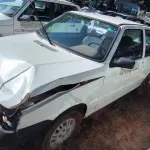 LOTE 006 - 01 FIAT UNO MILLE FIRE FLEX; PLACA: JGO-6298; ANO: 2005. CHASSI: 9BD15802764754167, RENAVAM: 00865842256 (VEÍCULO ESTÁ COM A FRENTE BATIDA (FARÓIS, PARACHOQUE, RADIADOR, GRADE DO PARACHOQUE QUEBRADOS, CAPÔ, PARALAMAS, PAINEL FRONTAL AMASSADOS, NÃO FUNCIONOU MAIS APÓS A COLISÃO. (NO ESTADO)