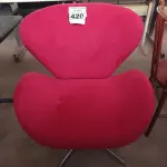 LOTE 420 - 01 POLTRONA BASE GIRATÓRIA ACENTO E ENCOSTO ALMOFADADO NA COR VERMELHA. (NO ESTADO) ATENÇÃO! FAZER A VISITAÇÃO ANTES DE ARREMATAR, NÃO SABEMOS SE FUNCIONA. LEILÃO NÃO TEM GARANTIA E NEM DEVOLUÇÃO, SUJEITO A POSSÍVEIS AVARIAS VISÍVEIS/OCULTAS E/OU AUSÊNCIA DE COMPONENTES.