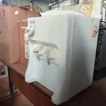 LOTE 148 - 01 BEBEDOURO DE BANCADA PARA GARRAFÃO SEM MARCA APARENTE 220V. (NO ESTADO) ATENÇÃO! FAZER A VISITAÇÃO ANTES DE ARREMATAR, NÃO SABEMOS SE FUNCIONA. LEILÃO NÃO TEM GARANTIA E NEM DEVOLUÇÃO, SUJEITO A POSSÍVEIS AVARIAS VISÍVEIS/OCULTAS E/OU AUSÊNCIA DE COMPONENTES.