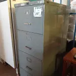 LOTE 143 - 01 ARQUIVO DE AÇO COM 04 GAVETAS. (NO ESTADO) ATENÇÃO! FAZER A VISITAÇÃO ANTES DE ARREMATAR, NÃO SABEMOS SE FUNCIONA. LEILÃO NÃO TEM GARANTIA E NEM DEVOLUÇÃO, SUJEITO A POSSÍVEIS AVARIAS VISÍVEIS/OCULTAS E/OU AUSÊNCIA DE COMPONENTES.