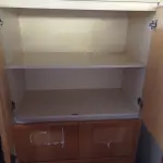 LOTE 117 - 01 ARMÁRIO 02 PORTAS E 04 GAVETAS. (NO ESTADO) ATENÇÃO! FAZER A VISITAÇÃO ANTES DE ARREMATAR, NÃO SABEMOS SE FUNCIONA. LEILÃO NÃO TEM GARANTIA E NEM DEVOLUÇÃO, SUJEITO A POSSÍVEIS AVARIAS VISÍVEIS/OCULTAS E/OU AUSÊNCIA DE COMPONENTES.