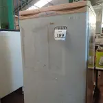 LOTE 189 - 01 FREEZER 260 MARCA CCE COM AVARIAS. (NO ESTADO) ATENÇÃO! FAZER A VISITAÇÃO ANTES DE ARREMATAR, NÃO SABEMOS SE FUNCIONA. LEILÃO NÃO TEM GARANTIA E NEM DEVOLUÇÃO, SUJEITO A POSSÍVEIS AVARIAS VISÍVEIS/OCULTAS E/OU AUSÊNCIA DE COMPONENTES.