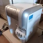 LOTE 184 - 01 PURIFICADOR DE ÁGUA PÉ 10B PELT BIVOLT MARCA ELETROLUX. (LIGANDO) (NO ESTADO) ATENÇÃO! FAZER A VISITAÇÃO ANTES DE ARREMATAR, NÃO SABEMOS SE FUNCIONA. LEILÃO NÃO TEM GARANTIA E NEM DEVOLUÇÃO, SUJEITO A POSSÍVEIS AVARIAS VISÍVEIS/OCULTAS E/OU AUSÊNCIA DE COMPONENTES.