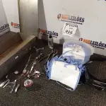 LOTE 016 - 01 LOTE COM ITENS ODONTOLÓGICOS. (NO ESTADO) ATENÇÃO! FAZER A VISITAÇÃO ANTES DE ARREMATAR, NÃO SABEMOS SE FUNCIONA. LEILÃO NÃO TEM GARANTIA E NEM DEVOLUÇÃO, SUJEITO A POSSÍVEIS AVARIAS VISÍVEIS/OCULTAS E/OU AUSÊNCIA DE COMPONENTES.