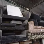 LOTE 260 - 01 LOTE COM SOFÁS DIVERSOS. (NO ESTADO) ATENÇÃO! FAZER A VISITAÇÃO ANTES DE ARREMATAR, NÃO SABEMOS SE FUNCIONA. LEILÃO NÃO TEM GARANTIA E NEM DEVOLUÇÃO, SUJEITO A POSSÍVEIS AVARIAS VISÍVEIS/OCULTAS E/OU AUSÊNCIA DE COMPONENTES.