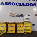 LOTE 014 - 04 CAIXAS DE GRAMPOS 18GA ¼’’ DEWALT. (NO ESTADO) ATENÇÃO! FAZER A VISITAÇÃO ANTES DE ARREMATAR, NÃO SABEMOS SE FUNCIONA. LEILÃO NÃO TEM GARANTIA E NEM DEVOLUÇÃO, SUJEITO A POSSÍVEIS AVARIAS VISÍVEIS/OCULTAS E/OU AUSÊNCIA DE COMPONENTES.
