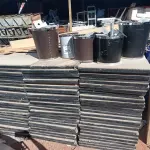 LOTE 309 - 01 LOTE COM VÁRIOS TABLADOS E FERRAGENS.  (NO ESTADO) ATENÇÃO! FAZER A VISITAÇÃO ANTES DE ARREMATAR, NÃO SABEMOS SE FUNCIONA. LEILÃO NÃO TEM GARANTIA E NEM DEVOLUÇÃO, SUJEITO A POSSÍVEIS AVARIAS VISÍVEIS/OCULTAS E/OU AUSÊNCIA DE COMPONENTES.