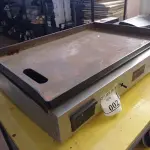 LOTE 002 - 01 CHAPA A GÁS MARCA METALCUBAS. (NO ESTADO) ATENÇÃO! FAZER A VISITAÇÃO ANTES DE ARREMATAR, NÃO SABEMOS SE FUNCIONA. LEILÃO NÃO TEM GARANTIA E NEM DEVOLUÇÃO, SUJEITO A POSSÍVEIS AVARIAS VISÍVEIS/OCULTAS E/OU AUSÊNCIA DE COMPONENTES.