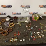 LOTE 042 - 01 LOTE COM 16 PULSEIRAS, 10 COLARES E 18 PARES DE BRINCOS. (NO ESTADO) ATENÇÃO! FAZER A VISITAÇÃO ANTES DE ARREMATAR, NÃO SABEMOS SE FUNCIONA. LEILÃO NÃO TEM GARANTIA E NEM DEVOLUÇÃO, SUJEITO A POSSÍVEIS AVARIAS VISÍVEIS/OCULTAS E/OU AUSÊNCIA DE COMPONENTES.