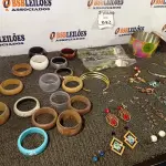 LOTE 042 - 01 LOTE COM 16 PULSEIRAS, 10 COLARES E 18 PARES DE BRINCOS. (NO ESTADO) ATENÇÃO! FAZER A VISITAÇÃO ANTES DE ARREMATAR, NÃO SABEMOS SE FUNCIONA. LEILÃO NÃO TEM GARANTIA E NEM DEVOLUÇÃO, SUJEITO A POSSÍVEIS AVARIAS VISÍVEIS/OCULTAS E/OU AUSÊNCIA DE COMPONENTES.