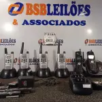LOTE 003 - 04 APARELHOS WALK TALK, RÁDIOS COMUNICADORES COM CARREGADOR E 03 APARELHOS TELEFÔNICOS DIVERSOS. (NO ESTADO) ATENÇÃO! FAZER A VISITAÇÃO ANTES DE ARREMATAR, NÃO SABEMOS SE FUNCIONA. LEILÃO NÃO TEM GARANTIA E NEM DEVOLUÇÃO, SUJEITO A POSSÍVEIS AVARIAS VISÍVEIS/OCULTAS E/OU AUSÊNCIA DE COMPONENTES.