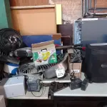 LOTE 274 - 01 LOTE COM VENTILADORES, 02 FRAGMENTADORAS DE PAPEL E VARIADOS. (NO ESTADO) ATENÇÃO! FAZER A VISITAÇÃO ANTES DE ARREMATAR, NÃO SABEMOS SE FUNCIONA. LEILÃO NÃO TEM GARANTIA E NEM DEVOLUÇÃO, SUJEITO A POSSÍVEIS AVARIAS VISÍVEIS/OCULTAS E/OU AUSÊNCIA DE COMPONENTES.