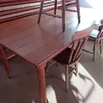 LOTE 293 - 01 MESA EM MADEIRA COM 03 CADEIRAS. (NO ESTADO) ATENÇÃO! FAZER A VISITAÇÃO ANTES DE ARREMATAR, NÃO SABEMOS SE FUNCIONA. LEILÃO NÃO TEM GARANTIA E NEM DEVOLUÇÃO, SUJEITO A POSSÍVEIS AVARIAS VISÍVEIS/OCULTAS E/OU AUSÊNCIA DE COMPONENTES.