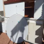 LOTE 303 - 01 TAMPO DE MESA, ARMÁRIOS EM MDF E 01 SUCATA DE CADEIRA NA COR BRANCA. (NO ESTADO) ATENÇÃO! FAZER A VISITAÇÃO ANTES DE ARREMATAR, NÃO SABEMOS SE FUNCIONA. LEILÃO NÃO TEM GARANTIA E NEM DEVOLUÇÃO, SUJEITO A POSSÍVEIS AVARIAS VISÍVEIS/OCULTAS E/OU AUSÊNCIA DE COMPONENTES.