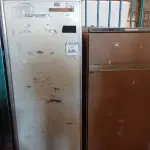 LOTE 226 - 02 GELADEIRAS COM AVARIAS. (NO ESTADO) ATENÇÃO! FAZER A VISITAÇÃO ANTES DE ARREMATAR, NÃO SABEMOS SE FUNCIONA. LEILÃO NÃO TEM GARANTIA E NEM DEVOLUÇÃO, SUJEITO A POSSÍVEIS AVARIAS VISÍVEIS/OCULTAS E/OU AUSÊNCIA DE COMPONENTES.