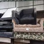 LOTE 260 - 01 LOTE COM SOFÁS DIVERSOS. (NO ESTADO) ATENÇÃO! FAZER A VISITAÇÃO ANTES DE ARREMATAR, NÃO SABEMOS SE FUNCIONA. LEILÃO NÃO TEM GARANTIA E NEM DEVOLUÇÃO, SUJEITO A POSSÍVEIS AVARIAS VISÍVEIS/OCULTAS E/OU AUSÊNCIA DE COMPONENTES.