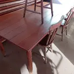 LOTE 293 - 01 MESA EM MADEIRA COM 03 CADEIRAS. (NO ESTADO) ATENÇÃO! FAZER A VISITAÇÃO ANTES DE ARREMATAR, NÃO SABEMOS SE FUNCIONA. LEILÃO NÃO TEM GARANTIA E NEM DEVOLUÇÃO, SUJEITO A POSSÍVEIS AVARIAS VISÍVEIS/OCULTAS E/OU AUSÊNCIA DE COMPONENTES.