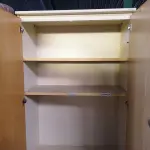 LOTE 259 - 01 ARMÁRIO 02 PORTAS. (NO ESTADO) ATENÇÃO! FAZER A VISITAÇÃO ANTES DE ARREMATAR, NÃO SABEMOS SE FUNCIONA. LEILÃO NÃO TEM GARANTIA E NEM DEVOLUÇÃO, SUJEITO A POSSÍVEIS AVARIAS VISÍVEIS/OCULTAS E/OU AUSÊNCIA DE COMPONENTES.
