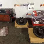 LOTE 041 - 01 FILTRO DE AR PARA MOTO, 01 PAR DE AUTO FALANTES E 01 PASTILHA DE FREIO PARA TAIGER 800. (NO ESTADO) ATENÇÃO! FAZER A VISITAÇÃO ANTES DE ARREMATAR, NÃO SABEMOS SE FUNCIONA. LEILÃO NÃO TEM GARANTIA E NEM DEVOLUÇÃO, SUJEITO A POSSÍVEIS AVARIAS VISÍVEIS/OCULTAS E/OU AUSÊNCIA DE COMPONENTES.