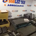 LOTE 093 - 03 SWITCHES, 02 ANTENAS DIGITAL PHILIPS, 01 CAIXA COM 12 HEADSATS, 01 BASE DE LIQUIDIFICADOR E VÁRIAS CAIXINHAS DE SOM. (NO ESTADO) ATENÇÃO! FAZER A VISITAÇÃO ANTES DE ARREMATAR, NÃO SABEMOS SE FUNCIONA. LEILÃO NÃO TEM GARANTIA E NEM DEVOLUÇÃO, SUJEITO A POSSÍVEIS AVARIAS VISÍVEIS/OCULTAS E/OU AUSÊNCIA DE COMPONENTES.