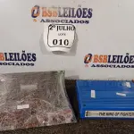 LOTE 010 - 01 CARTUCHO NEO MVS COM PLACA JAMMA. (NO ESTADO) ATENÇÃO! FAZER A VISITAÇÃO ANTES DE ARREMATAR, NÃO SABEMOS SE FUNCIONA. LEILÃO NÃO TEM GARANTIA E NEM DEVOLUÇÃO, SUJEITO A POSSÍVEIS AVARIAS VISÍVEIS/OCULTAS E/OU AUSÊNCIA DE COMPONENTES.