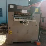 LOTE 314 - 01 GUILHOTINA. (NO ESTADO) ATENÇÃO! FAZER A VISITAÇÃO ANTES DE ARREMATAR, NÃO SABEMOS SE FUNCIONA. LEILÃO NÃO TEM GARANTIA E NEM DEVOLUÇÃO, SUJEITO A POSSÍVEIS AVARIAS VISÍVEIS/OCULTAS E/OU AUSÊNCIA DE COMPONENTES.