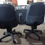 LOTE 270 - 02 CADEIRAS PARA ESCRITÓRIO COM PÉS GIRATÓRIOS. (NO ESTADO) ATENÇÃO! FAZER A VISITAÇÃO ANTES DE ARREMATAR, NÃO SABEMOS SE FUNCIONA. LEILÃO NÃO TEM GARANTIA E NEM DEVOLUÇÃO, SUJEITO A POSSÍVEIS AVARIAS VISÍVEIS/OCULTAS E/OU AUSÊNCIA DE COMPONENTES.