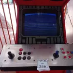 LOTE 298 - 01 MÁQUINA DE JOGOS FLIPERAMA. (NO ESTADO) ATENÇÃO! FAZER A VISITAÇÃO ANTES DE ARREMATAR, NÃO SABEMOS SE FUNCIONA. LEILÃO NÃO TEM GARANTIA E NEM DEVOLUÇÃO, SUJEITO A POSSÍVEIS AVARIAS VISÍVEIS/OCULTAS E/OU AUSÊNCIA DE COMPONENTES.