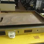LOTE 002 - 01 CHAPA A GÁS MARCA METALCUBAS. (NO ESTADO) ATENÇÃO! FAZER A VISITAÇÃO ANTES DE ARREMATAR, NÃO SABEMOS SE FUNCIONA. LEILÃO NÃO TEM GARANTIA E NEM DEVOLUÇÃO, SUJEITO A POSSÍVEIS AVARIAS VISÍVEIS/OCULTAS E/OU AUSÊNCIA DE COMPONENTES.