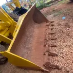 LOTE 332 - 01 PÁ CARREGADEIRA KOMATSU WA180, ANO 2004, TRANSMISSÃO NOVA, BOMBA E BICOS NOVA, BOMBA HIDRÁULICA REVISADA, FREIOS REVISADO, CABINE COM AR-CONDICINADO (NO ESTADO) (RETIRADA EM GOIÂNIA -GO) (VISTORIA AGENDAR 61 98153-0503 JÚNIOR)