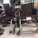 LOTE 230 - 04 CADEIRAS DE RODAS, SENDO 02 INCOMPLETAS. (NO ESTADO) ATENÇÃO! FAZER A VISITAÇÃO ANTES DE ARREMATAR, NÃO SABEMOS SE FUNCIONA. LEILÃO NÃO TEM GARANTIA E NEM DEVOLUÇÃO, SUJEITO A POSSÍVEIS AVARIAS VISÍVEIS/OCULTAS E/OU AUSÊNCIA DE COMPONENTES.