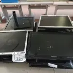 LOTE 221 - 11 MONITORES E 02 PÉS. (NO ESTADO) ATENÇÃO! FAZER A VISITAÇÃO ANTES DE ARREMATAR, NÃO SABEMOS SE FUNCIONA. LEILÃO NÃO TEM GARANTIA E NEM DEVOLUÇÃO, SUJEITO A POSSÍVEIS AVARIAS VISÍVEIS/OCULTAS E/OU AUSÊNCIA DE COMPONENTES.