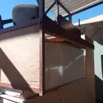 LOTE 303 - 01 TAMPO DE MESA, ARMÁRIOS EM MDF E 01 SUCATA DE CADEIRA NA COR BRANCA. (NO ESTADO) ATENÇÃO! FAZER A VISITAÇÃO ANTES DE ARREMATAR, NÃO SABEMOS SE FUNCIONA. LEILÃO NÃO TEM GARANTIA E NEM DEVOLUÇÃO, SUJEITO A POSSÍVEIS AVARIAS VISÍVEIS/OCULTAS E/OU AUSÊNCIA DE COMPONENTES.