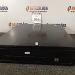 LOTE 056 - 01 CAIXA REGISTRADORA. (NO ESTADO) ATENÇÃO! FAZER A VISITAÇÃO ANTES DE ARREMATAR, NÃO SABEMOS SE FUNCIONA. LEILÃO NÃO TEM GARANTIA E NEM DEVOLUÇÃO, SUJEITO A POSSÍVEIS AVARIAS VISÍVEIS/OCULTAS E/OU AUSÊNCIA DE COMPONENTES.