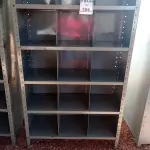 LOTE 304 - 01 ESTANTE DE AÇO COM 07 PRATELEIRAS. (NO ESTADO) ATENÇÃO! FAZER A VISITAÇÃO ANTES DE ARREMATAR, NÃO SABEMOS SE FUNCIONA. LEILÃO NÃO TEM GARANTIA E NEM DEVOLUÇÃO, SUJEITO A POSSÍVEIS AVARIAS VISÍVEIS/OCULTAS E/OU AUSÊNCIA DE COMPONENTES.