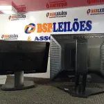LOTE 103 - 02 MONITORES 19’’, SENDO 01 COM BASE GIRATÓRIA. (NO ESTADO) ATENÇÃO! FAZER A VISITAÇÃO ANTES DE ARREMATAR, NÃO SABEMOS SE FUNCIONA. LEILÃO NÃO TEM GARANTIA E NEM DEVOLUÇÃO, SUJEITO A POSSÍVEIS AVARIAS VISÍVEIS/OCULTAS E/OU AUSÊNCIA DE COMPONENTES.