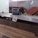 LOTE 291 - 01 BALANÇA ELETRÔNICA COM CAPACIDADE MÁXIMA DE 300KG. (NO ESTADO) ATENÇÃO! FAZER A VISITAÇÃO ANTES DE ARREMATAR, NÃO SABEMOS SE FUNCIONA. LEILÃO NÃO TEM GARANTIA E NEM DEVOLUÇÃO, SUJEITO A POSSÍVEIS AVARIAS VISÍVEIS/OCULTAS E/OU AUSÊNCIA DE COMPONENTES.