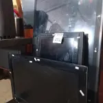 LOTE 273 - 03 TVS PARA RETIRADA DE PEÇAS. (NO ESTADO) ATENÇÃO! FAZER A VISITAÇÃO ANTES DE ARREMATAR, NÃO SABEMOS SE FUNCIONA. LEILÃO NÃO TEM GARANTIA E NEM DEVOLUÇÃO, SUJEITO A POSSÍVEIS AVARIAS VISÍVEIS/OCULTAS E/OU AUSÊNCIA DE COMPONENTES.