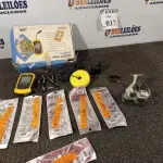 LOTE 017 - 01 LOCALIZADOR SONAR DE PEIXES E 01 MOLINETE. (NO ESTADO) ATENÇÃO! FAZER A VISITAÇÃO ANTES DE ARREMATAR, NÃO SABEMOS SE FUNCIONA. LEILÃO NÃO TEM GARANTIA E NEM DEVOLUÇÃO, SUJEITO A POSSÍVEIS AVARIAS VISÍVEIS/OCULTAS E/OU AUSÊNCIA DE COMPONENTES.