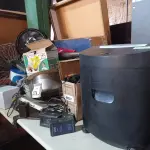 LOTE 274 - 01 LOTE COM VENTILADORES, 02 FRAGMENTADORAS DE PAPEL E VARIADOS. (NO ESTADO) ATENÇÃO! FAZER A VISITAÇÃO ANTES DE ARREMATAR, NÃO SABEMOS SE FUNCIONA. LEILÃO NÃO TEM GARANTIA E NEM DEVOLUÇÃO, SUJEITO A POSSÍVEIS AVARIAS VISÍVEIS/OCULTAS E/OU AUSÊNCIA DE COMPONENTES.
